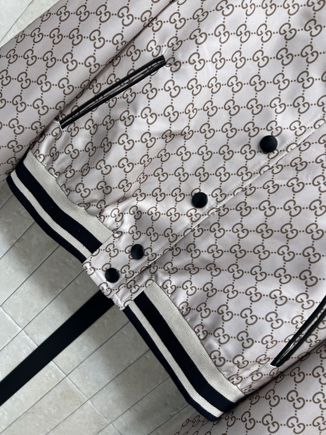 G家 25秋冬新款 GG提花棒球夹克外套 经典GG图案品牌感满满！春秋季节超适合 短款剪裁+黑白条纹袖口