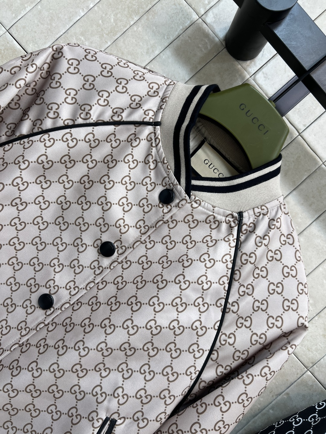 G家 25秋冬新款 GG提花棒球夹克外套 经典GG图案品牌感满满！春秋季节超适合 短款剪裁+黑白条纹袖口