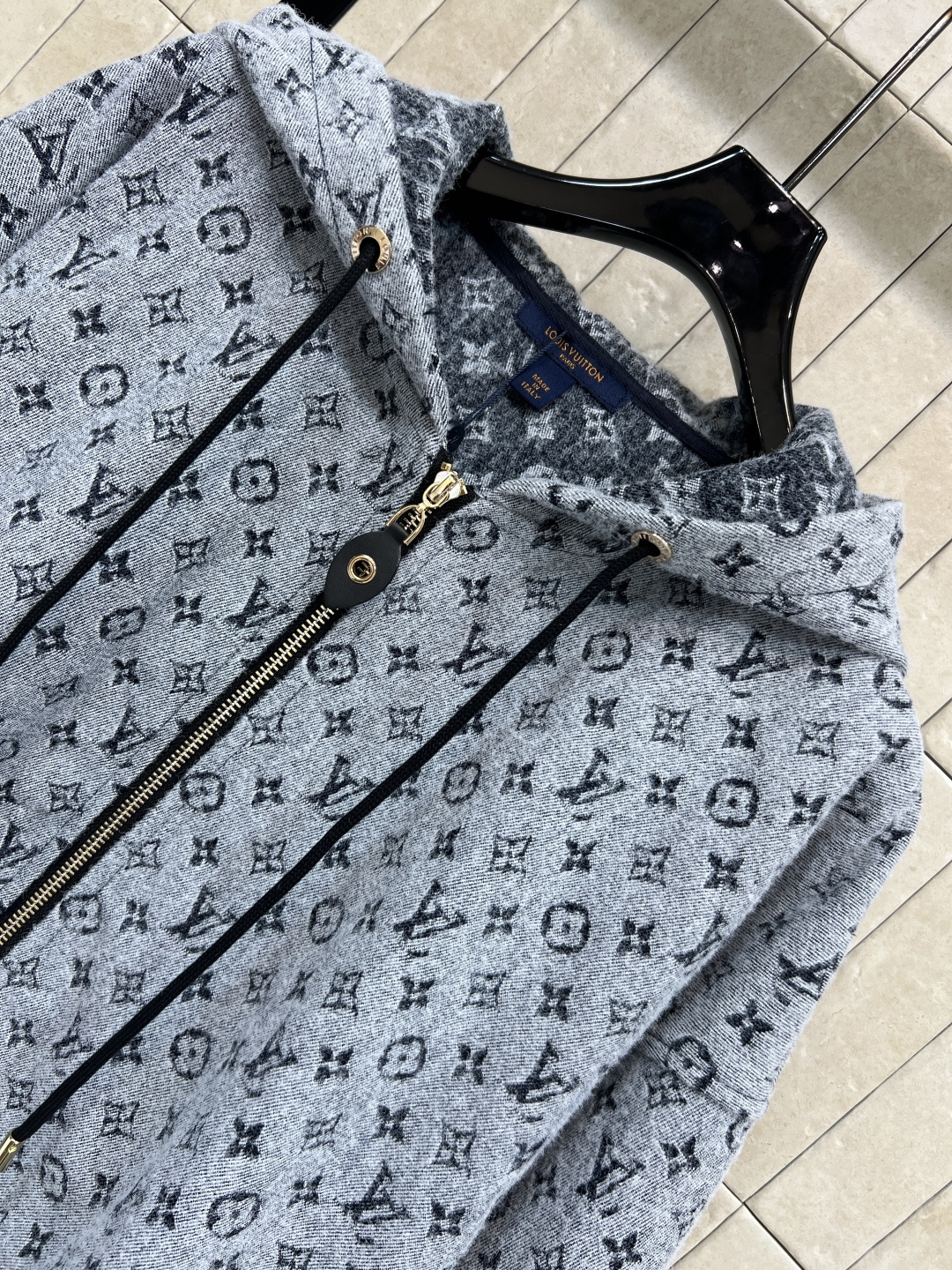 L家 25秋冬新款 老花提花连帽外套 经典Monogram图案低调又高级！高品质提花面料 柔软有质感 秋