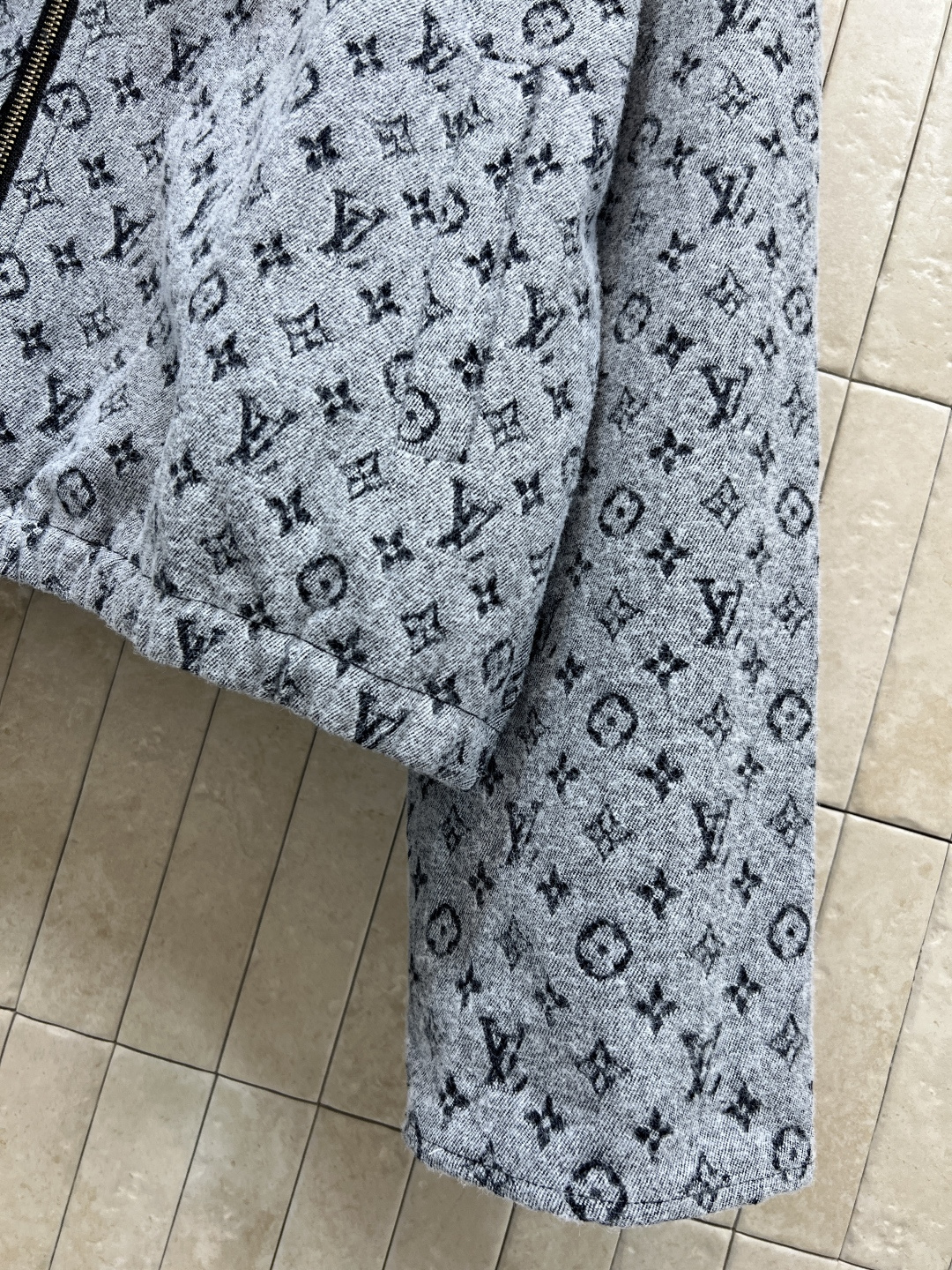 L家 25秋冬新款 老花提花连帽外套 经典Monogram图案低调又高级！高品质提花面料 柔软有质感 秋