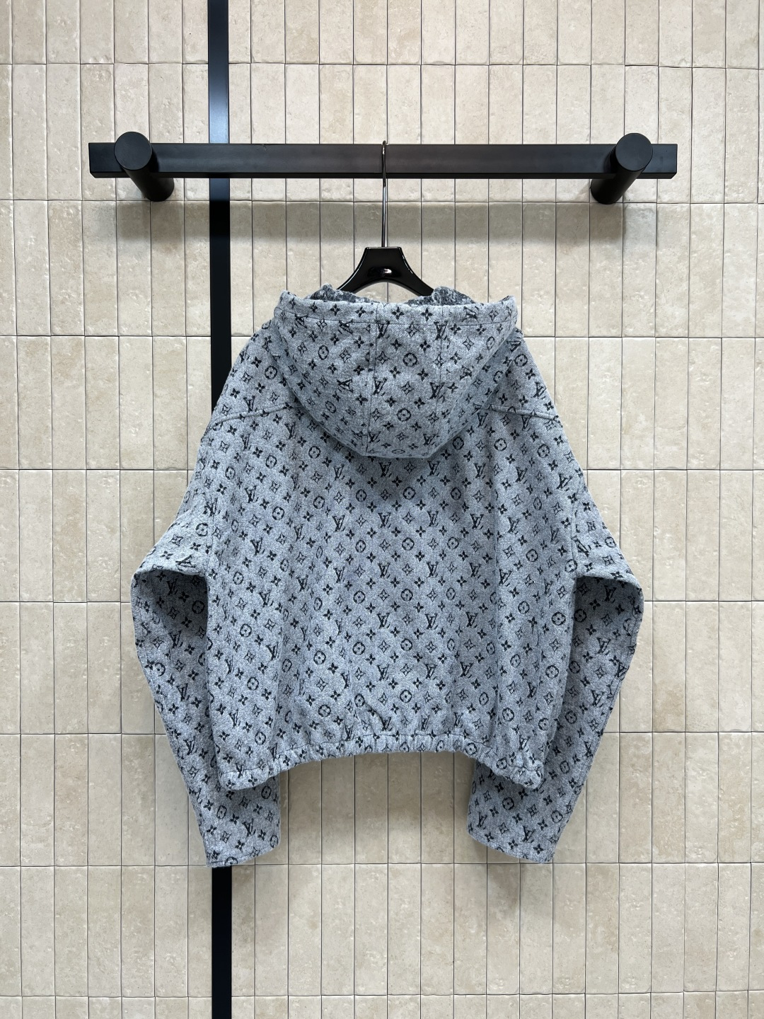 L家 25秋冬新款 老花提花连帽外套 经典Monogram图案低调又高级！高品质提花面料 柔软有质感 秋