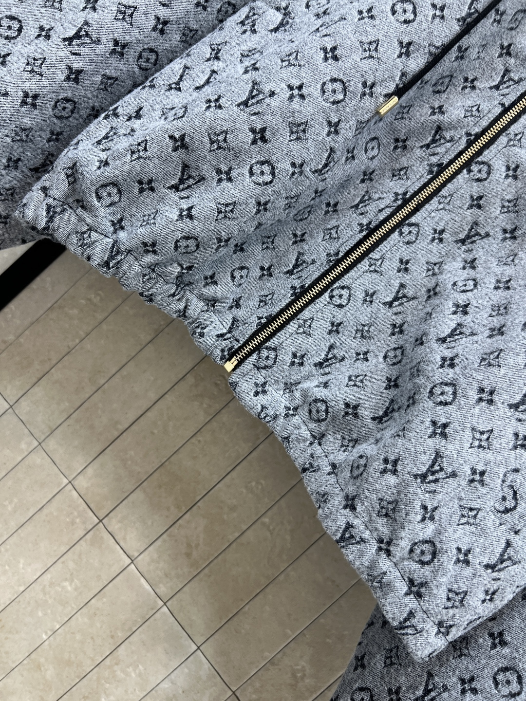 L家 25秋冬新款 老花提花连帽外套 经典Monogram图案低调又高级！高品质提花面料 柔软有质感 秋