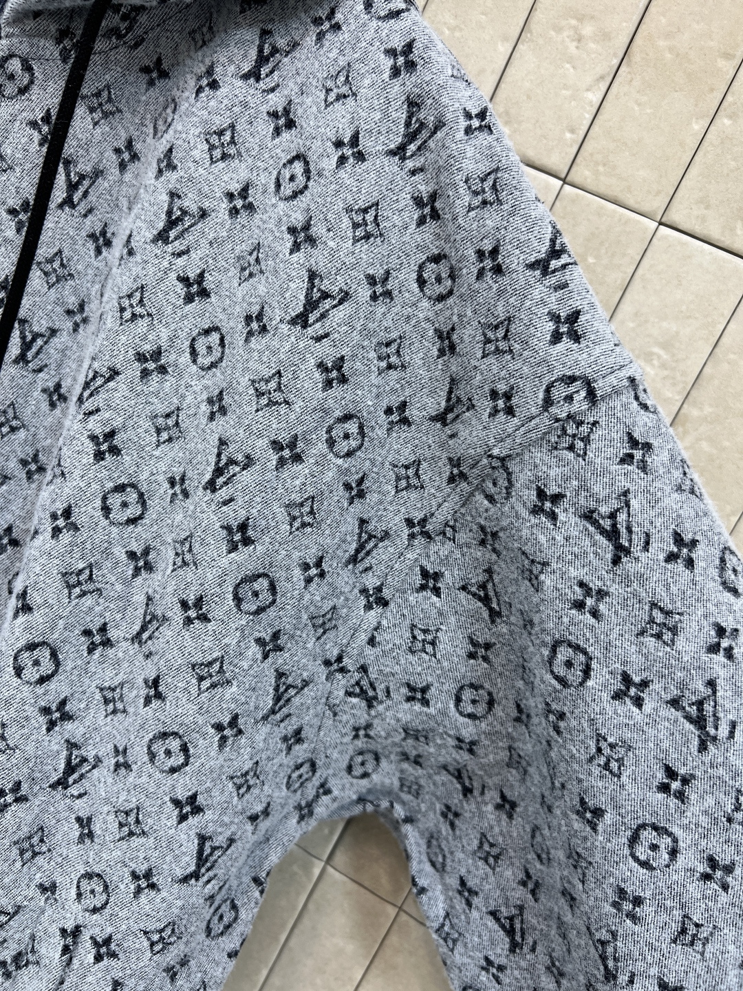 L家 25秋冬新款 老花提花连帽外套 经典Monogram图案低调又高级！高品质提花面料 柔软有质感 秋