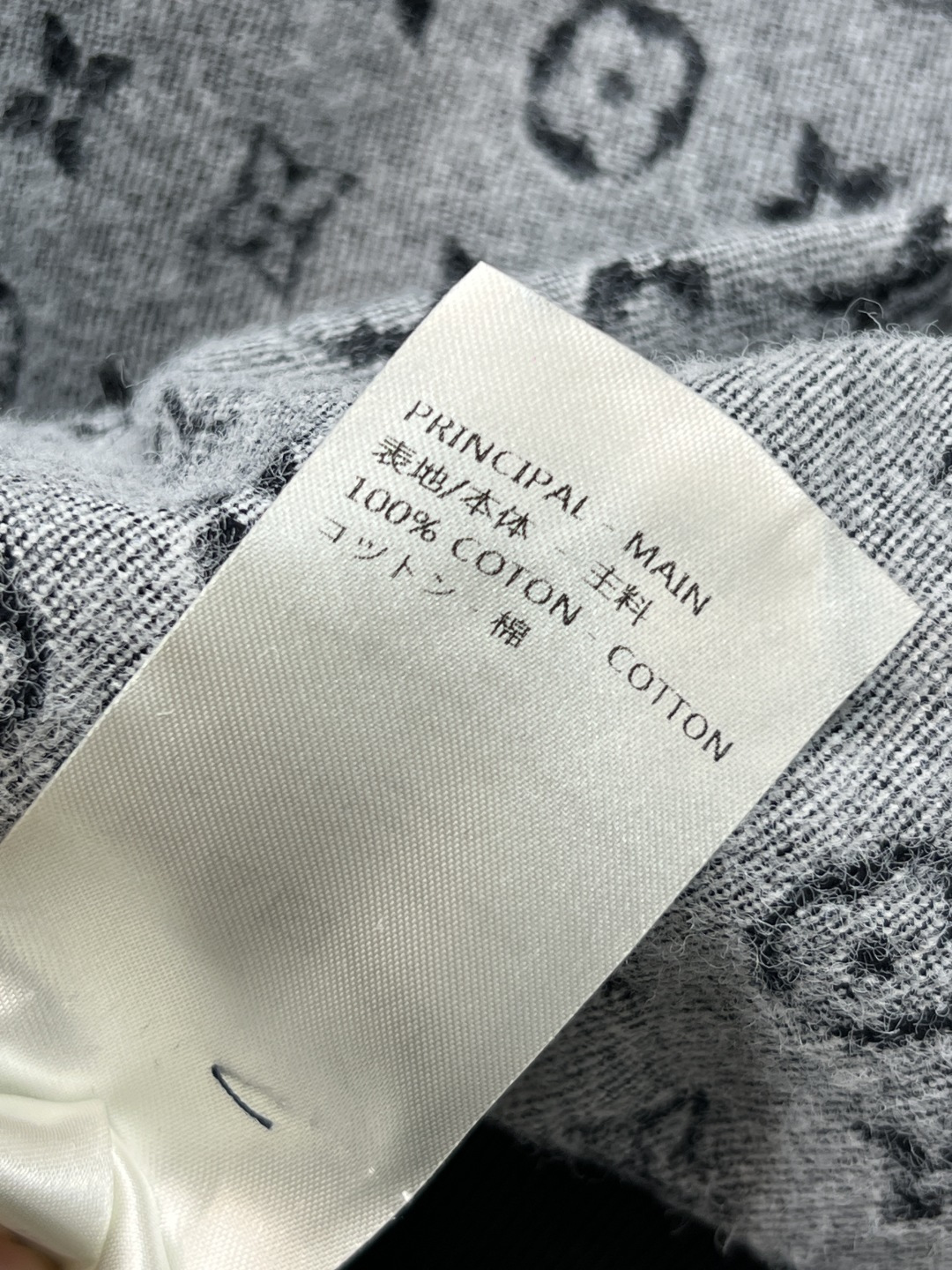 L家 25秋冬新款 老花满印短款夹克 经典Monogram老花+针织领 细节满分！短款剪裁+黑色拼接袖口