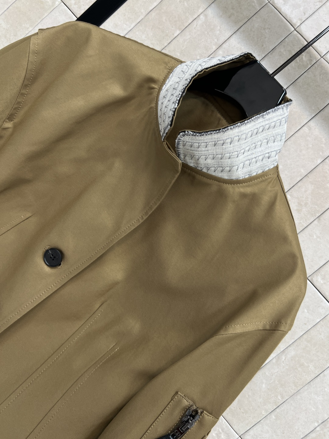 D家 25秋冬新款 立领束腰工装夹克外套 白色编织领口+黑色螺纹袖口 层次感满满 定制logo排扣收腰版