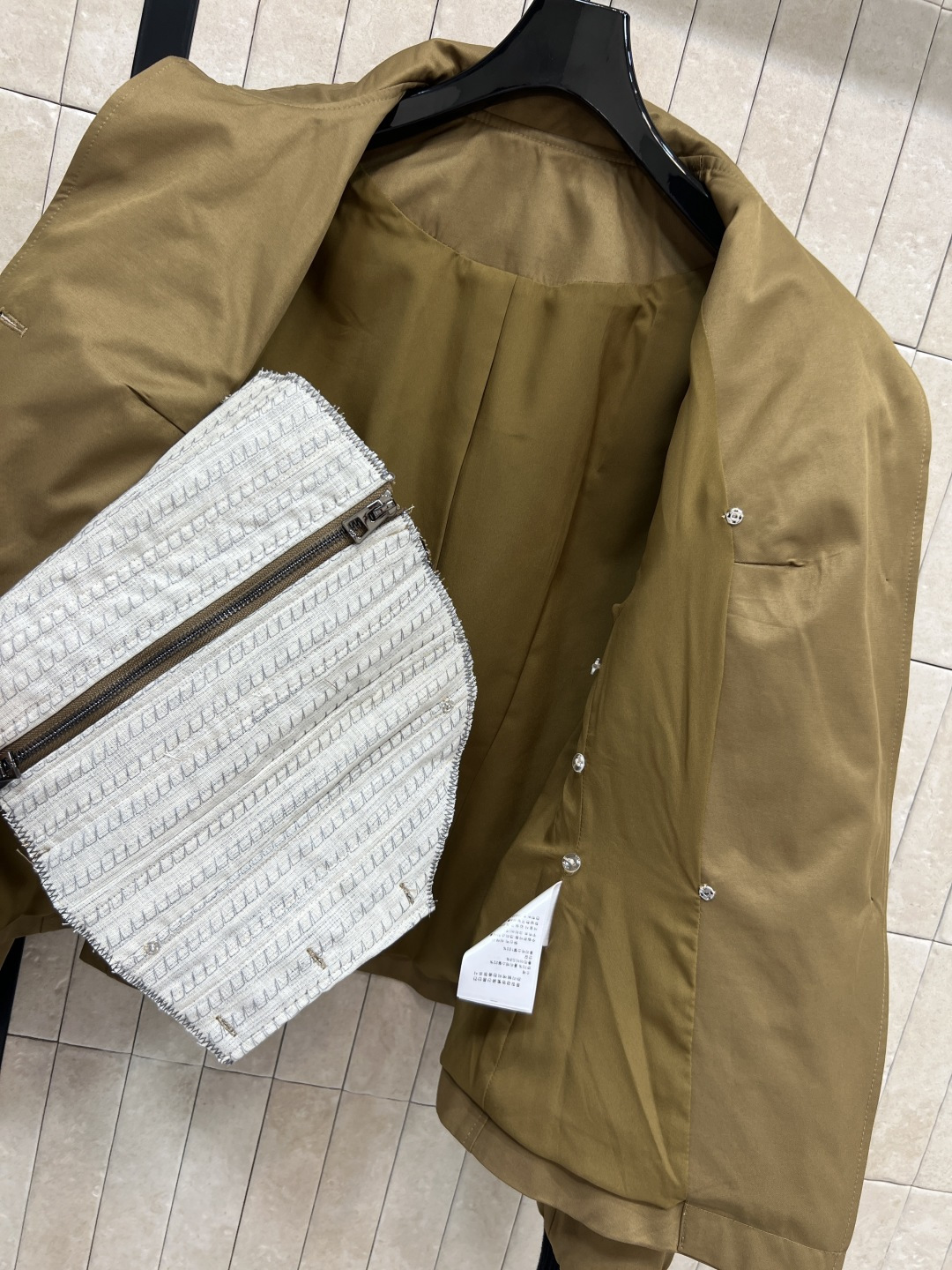 D家 25秋冬新款 立领束腰工装夹克外套 白色编织领口+黑色螺纹袖口 层次感满满 定制logo排扣收腰版