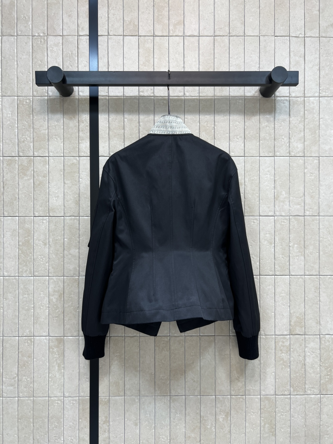 D家 25秋冬新款 立领束腰工装夹克外套 白色编织领口+黑色螺纹袖口 层次感满满 定制logo排扣收腰版