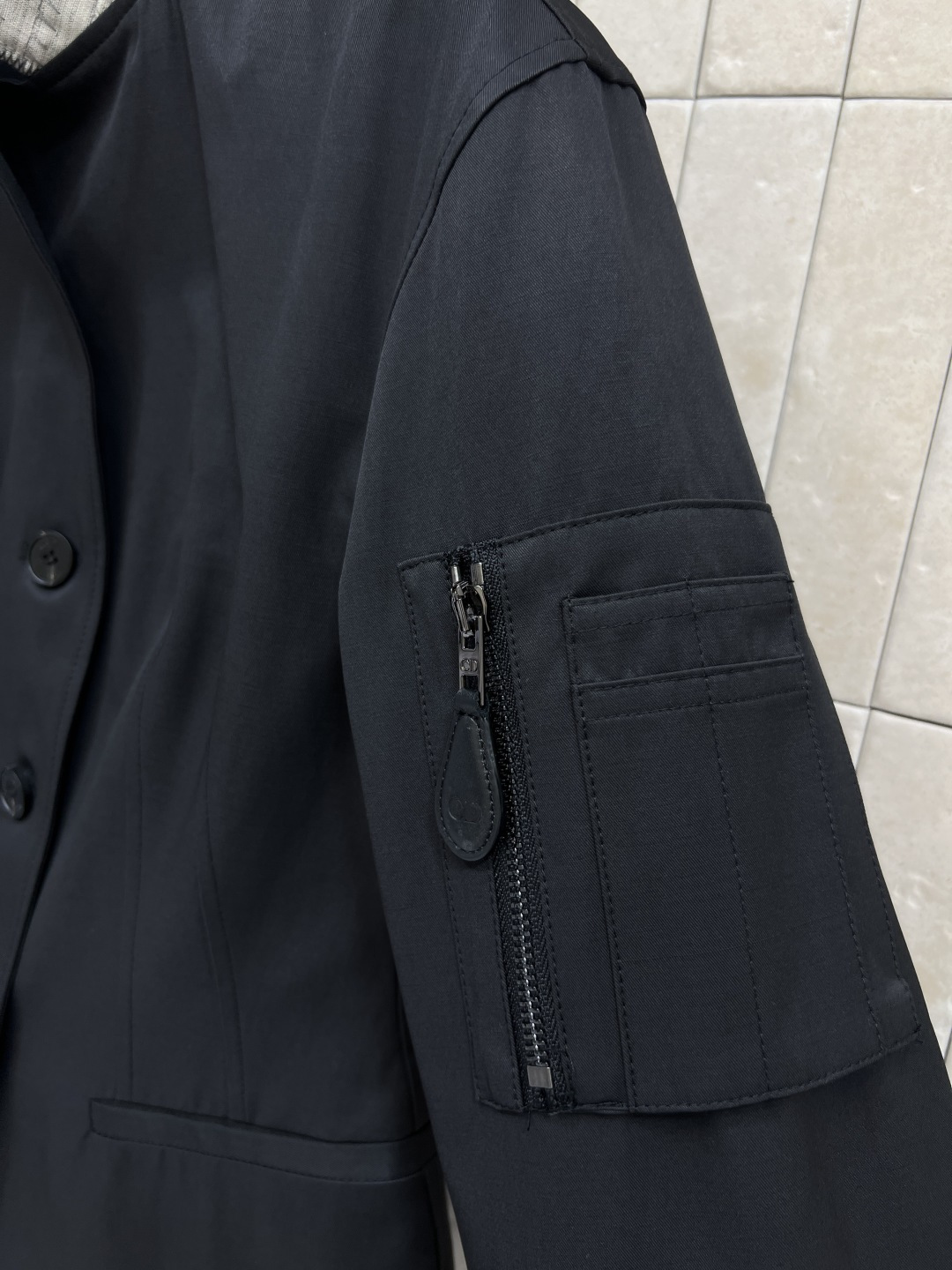 D家 25秋冬新款 立领束腰工装夹克外套 白色编织领口+黑色螺纹袖口 层次感满满 定制logo排扣收腰版