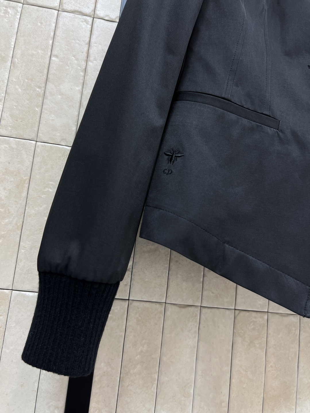 D家 25秋冬新款 立领束腰工装夹克外套 白色编织领口+黑色螺纹袖口 层次感满满 定制logo排扣收腰版