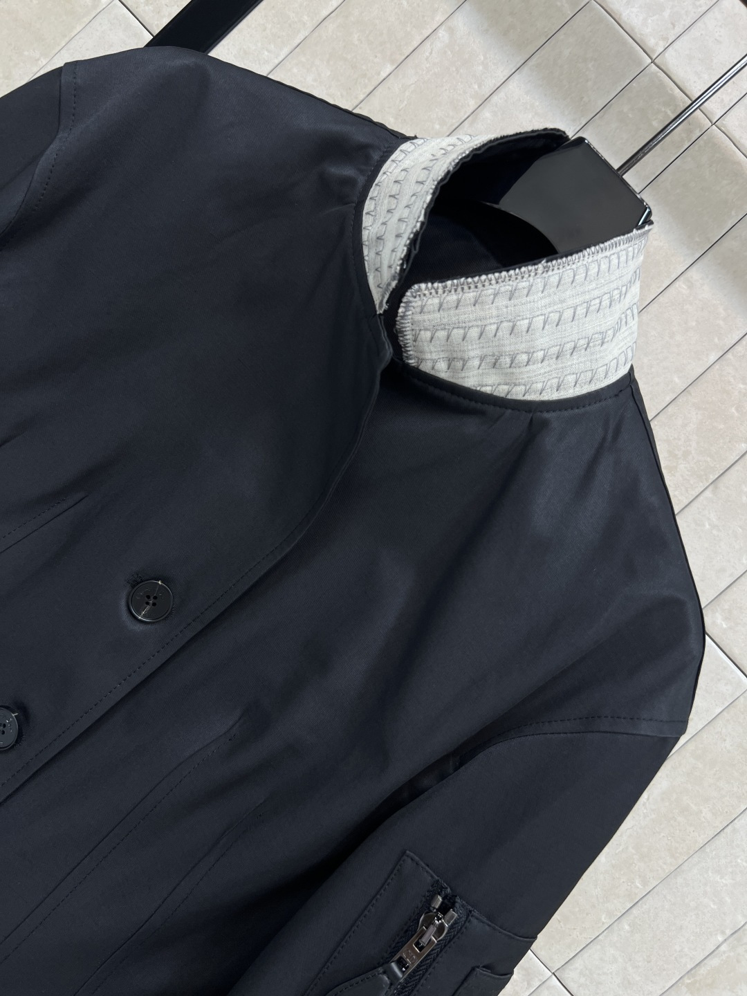 D家 25秋冬新款 立领束腰工装夹克外套 白色编织领口+黑色螺纹袖口 层次感满满 定制logo排扣收腰版