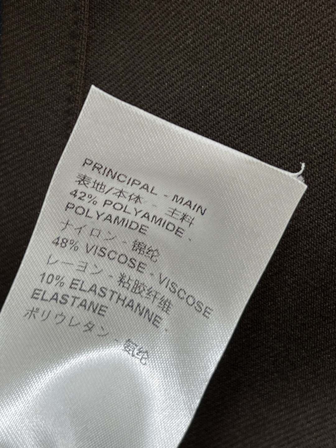 L家 25秋冬新款 时髦马甲套装 立领无袖拉链上衣+高腰微喇裤 老花皮皮绳拉链装饰+下摆老花拼接 经典的