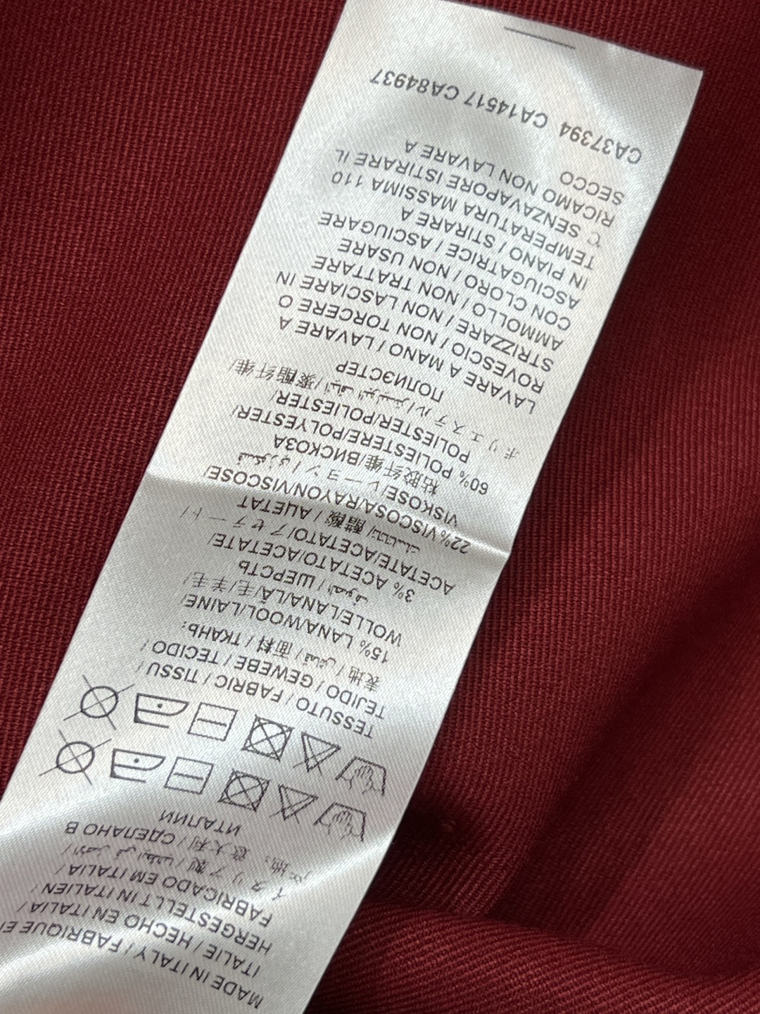 G家 25秋冬新款 复古红西装外套 定制复古红面料 质感挺括有垂坠感 穿起来超有正式感！经典翻领+三颗纽