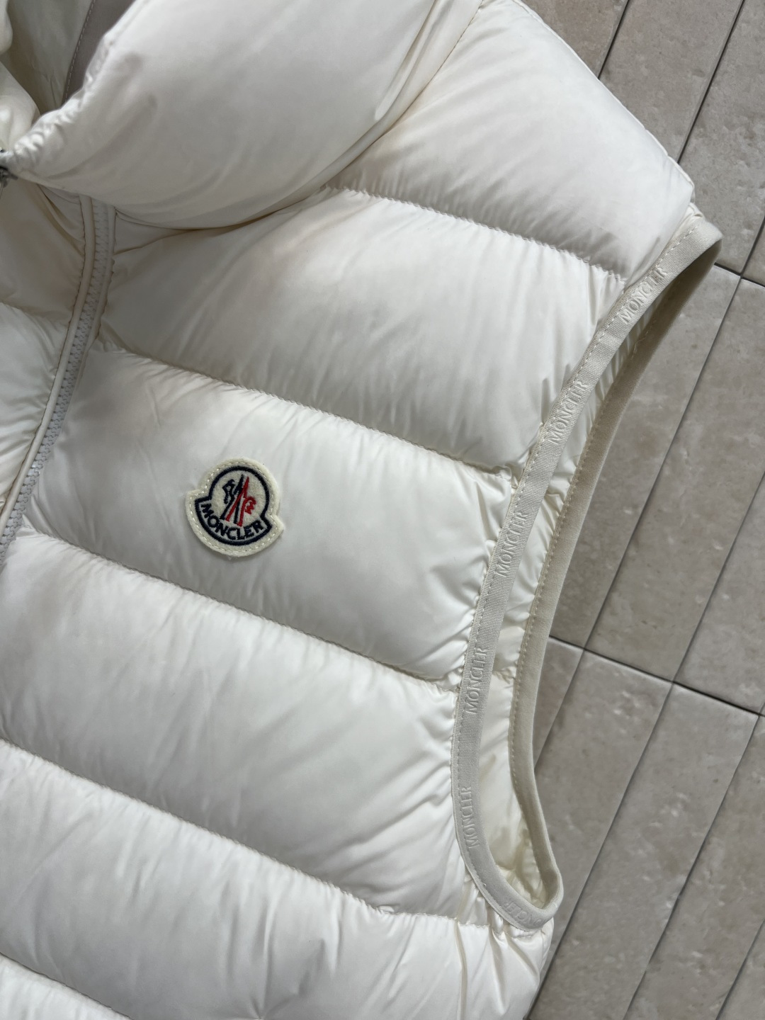 M家 25秋冬新款 立领羽绒马甲 高密锦纶面料防风防泼水 国标90鹅绒填充 保暖又轻盈 立领+双向拉链门