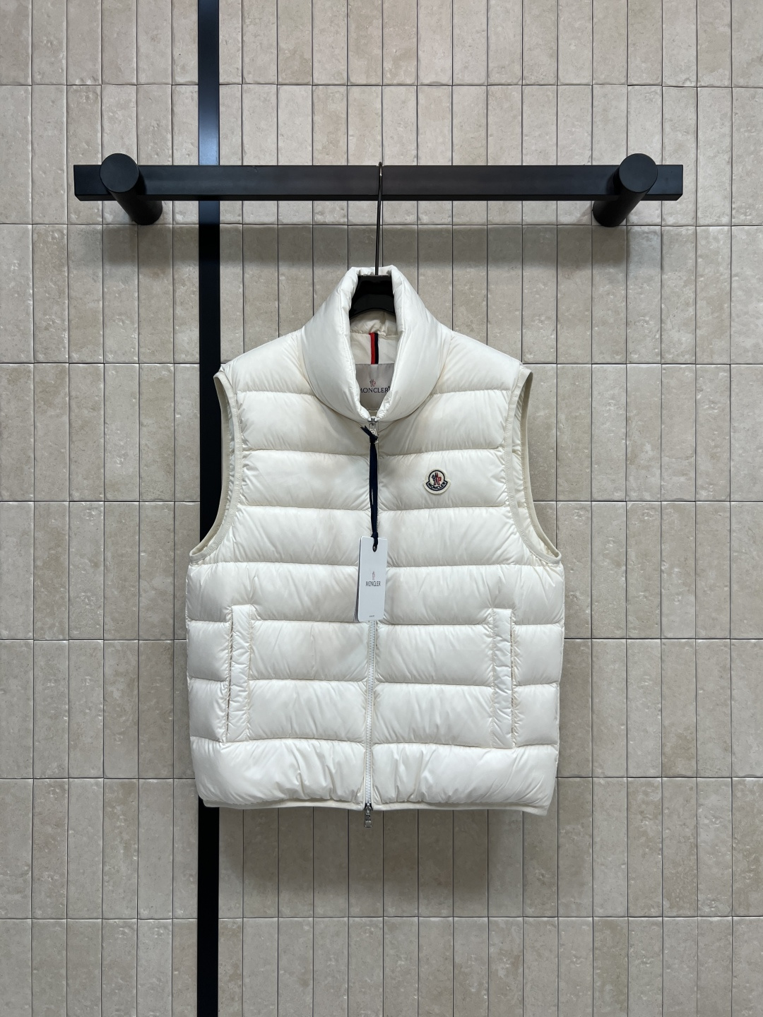 M家 25秋冬新款 立领羽绒马甲 高密锦纶面料防风防泼水 国标90鹅绒填充 保暖又轻盈 立领+双向拉链门