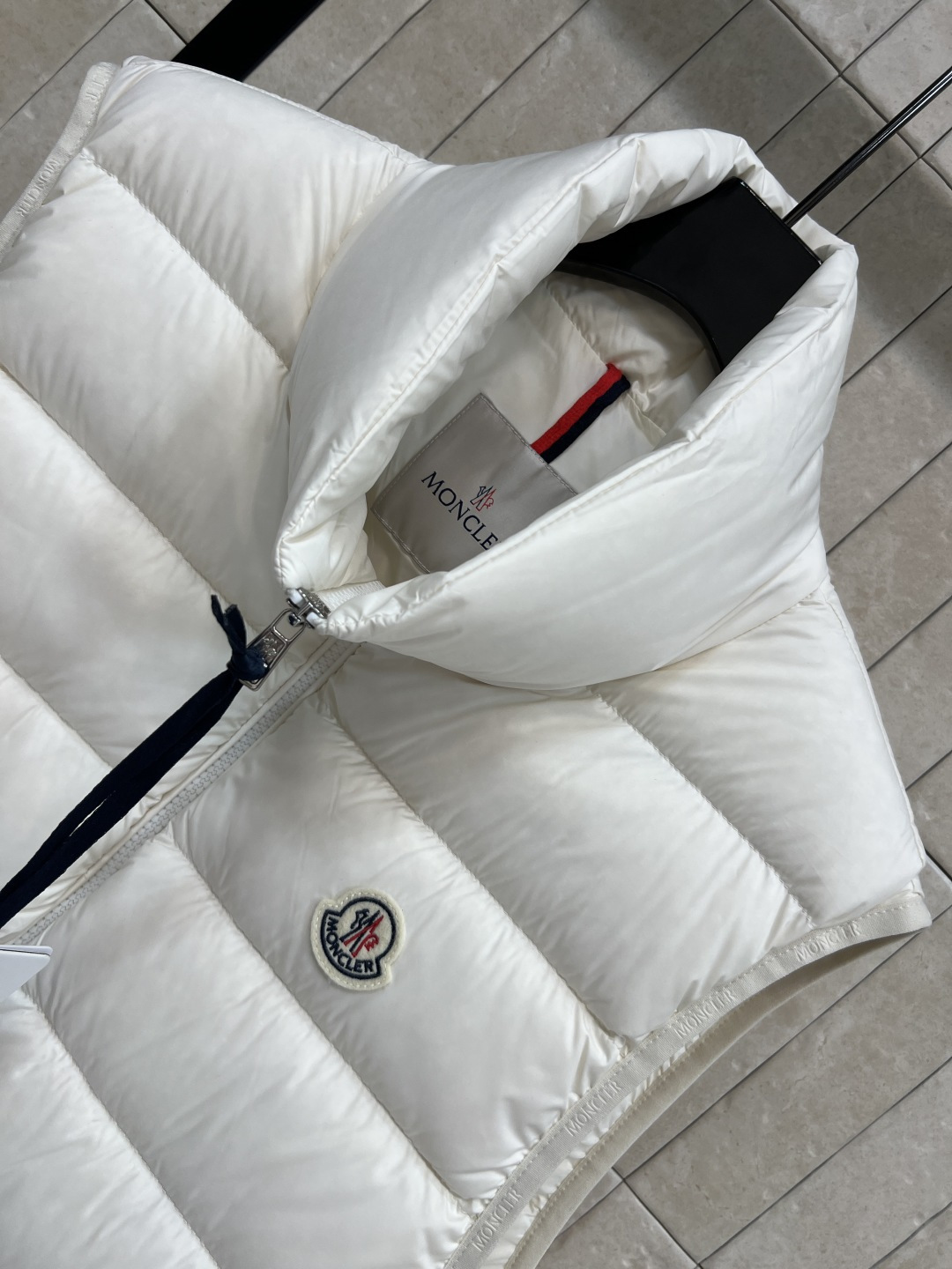 M家 25秋冬新款 立领羽绒马甲 高密锦纶面料防风防泼水 国标90鹅绒填充 保暖又轻盈 立领+双向拉链门
