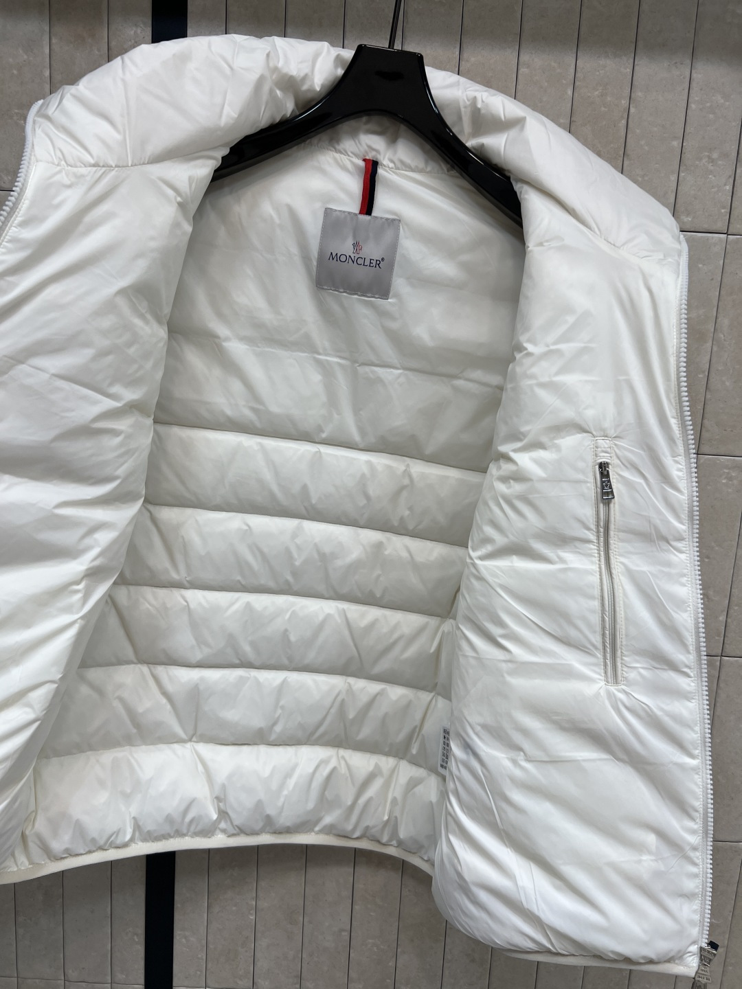 M家 25秋冬新款 立领羽绒马甲 高密锦纶面料防风防泼水 国标90鹅绒填充 保暖又轻盈 立领+双向拉链门