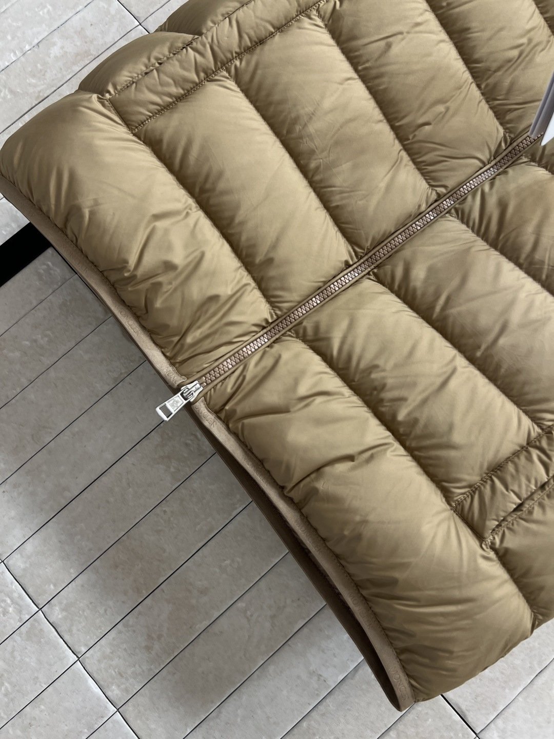 M家 25秋冬新款 立领羽绒马甲 高密锦纶面料防风防泼水 国标90鹅绒填充 保暖又轻盈 立领+双向拉链门