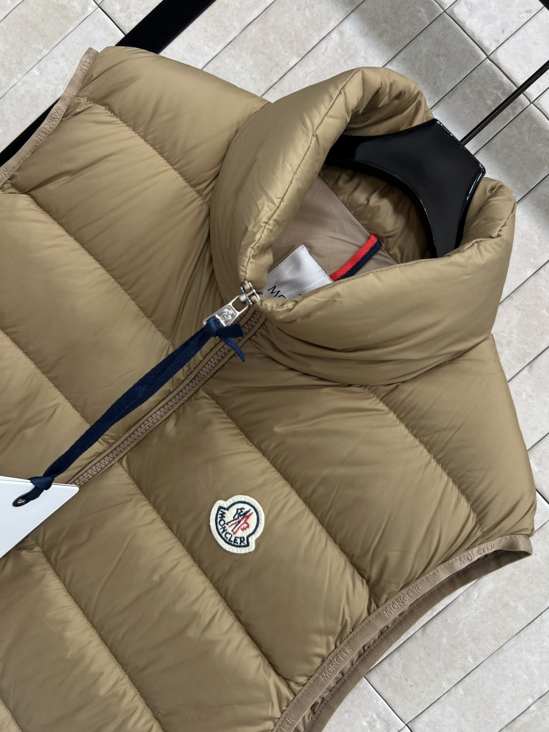 M家 25秋冬新款 立领羽绒马甲 高密锦纶面料防风防泼水 国标90鹅绒填充 保暖又轻盈 立领+双向拉链门