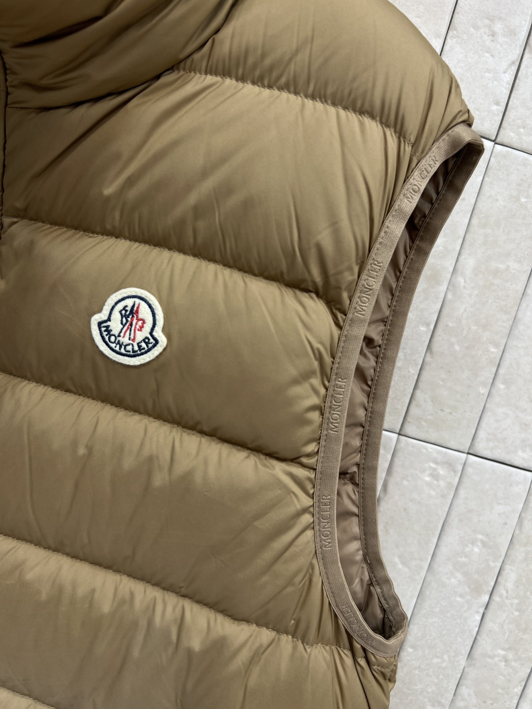 M家 25秋冬新款 立领羽绒马甲 高密锦纶面料防风防泼水 国标90鹅绒填充 保暖又轻盈 立领+双向拉链门