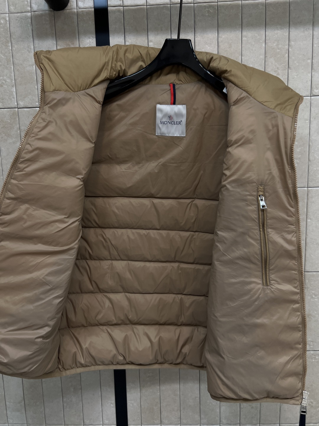 M家 25秋冬新款 立领羽绒马甲 高密锦纶面料防风防泼水 国标90鹅绒填充 保暖又轻盈 立领+双向拉链门