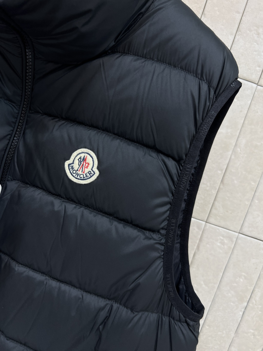 M家 25秋冬新款 立领羽绒马甲 高密锦纶面料防风防泼水 国标90鹅绒填充 保暖又轻盈 立领+双向拉链门