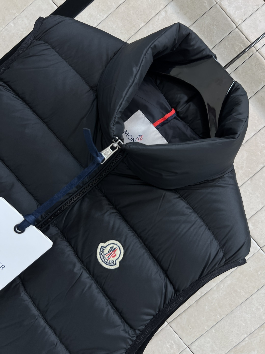 M家 25秋冬新款 立领羽绒马甲 高密锦纶面料防风防泼水 国标90鹅绒填充 保暖又轻盈 立领+双向拉链门