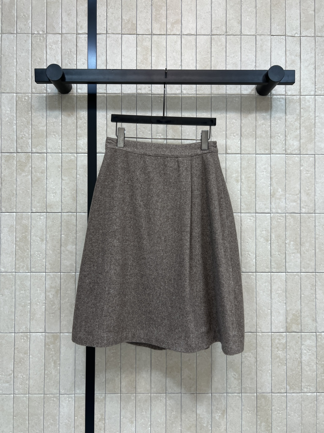 BC家 25秋冬新款 毛呢一片式压褶半裙 高腰A字版型 适合多种身高 面料柔软厚度适中 秋冬穿超合适 压