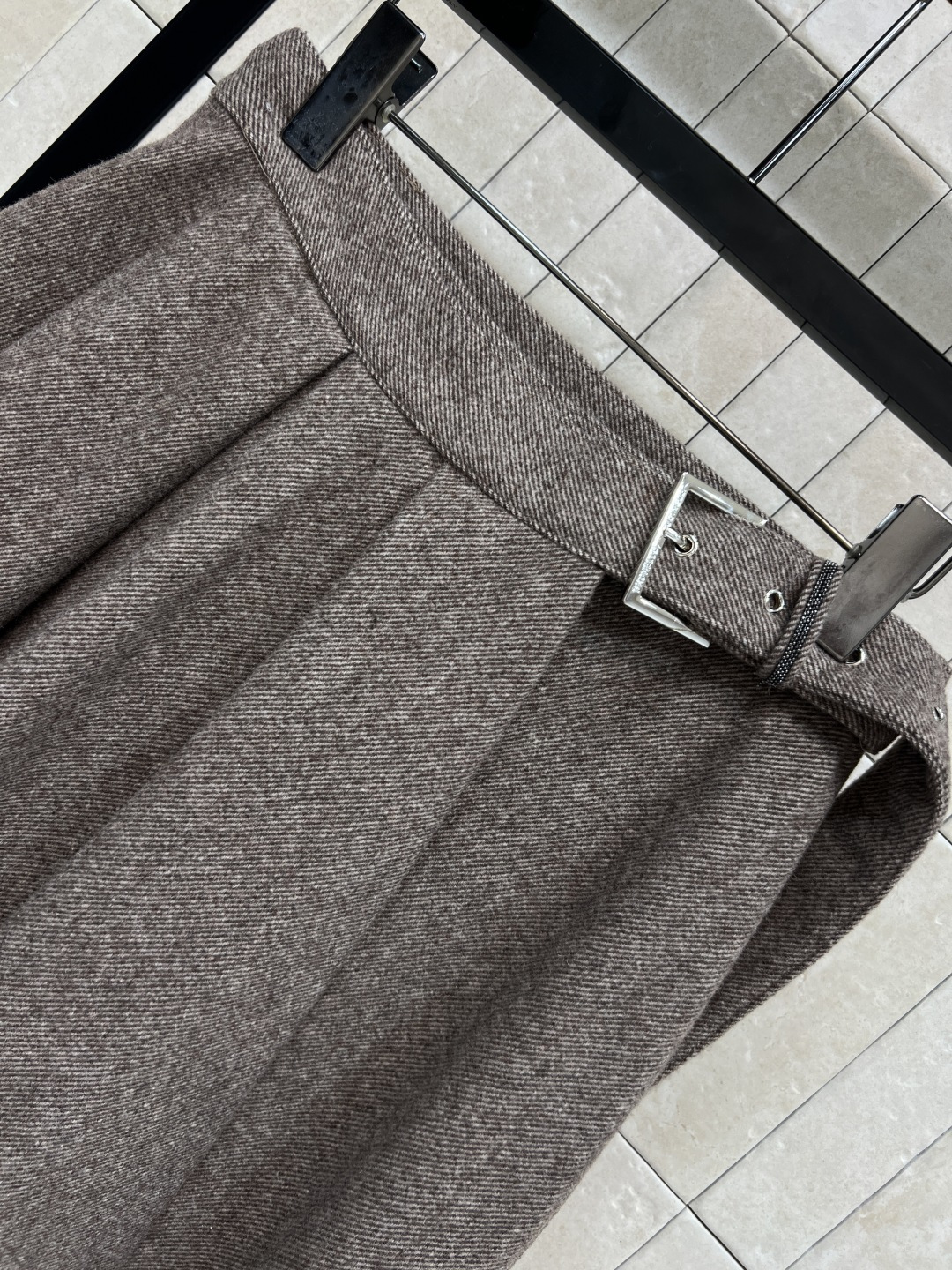 BC家 25秋冬新款 毛呢一片式压褶半裙 高腰A字版型 适合多种身高 面料柔软厚度适中 秋冬穿超合适 压