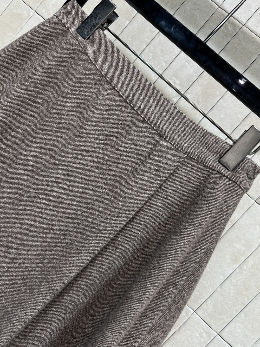 BC家 25秋冬新款 毛呢一片式压褶半裙 高腰A字版型 适合多种身高 面料柔软厚度适中 秋冬穿超合适 压