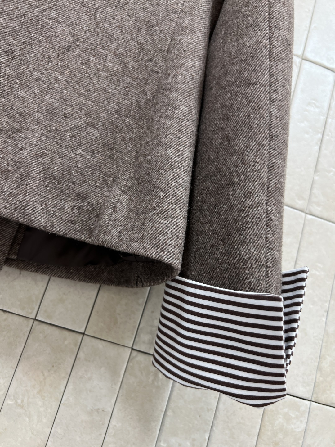 BC家 25秋冬新款 羊毛双排扣西装外套 选用高品质羊毛 轻盈抗风又保暖 秋冬穿超合适！经典logo双排