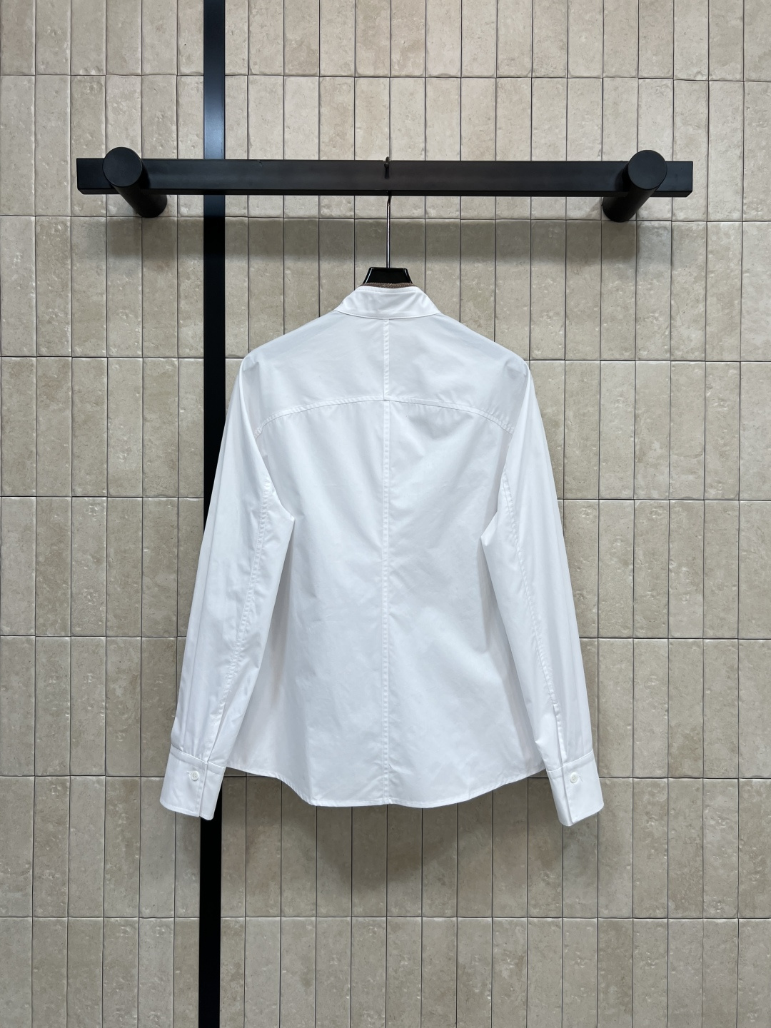 BC家 25秋冬新款 立领白衬衫 日常百搭小单品 小立领宽松版型 串珠立领+品牌刺绣徽标点缀 低调又有辨