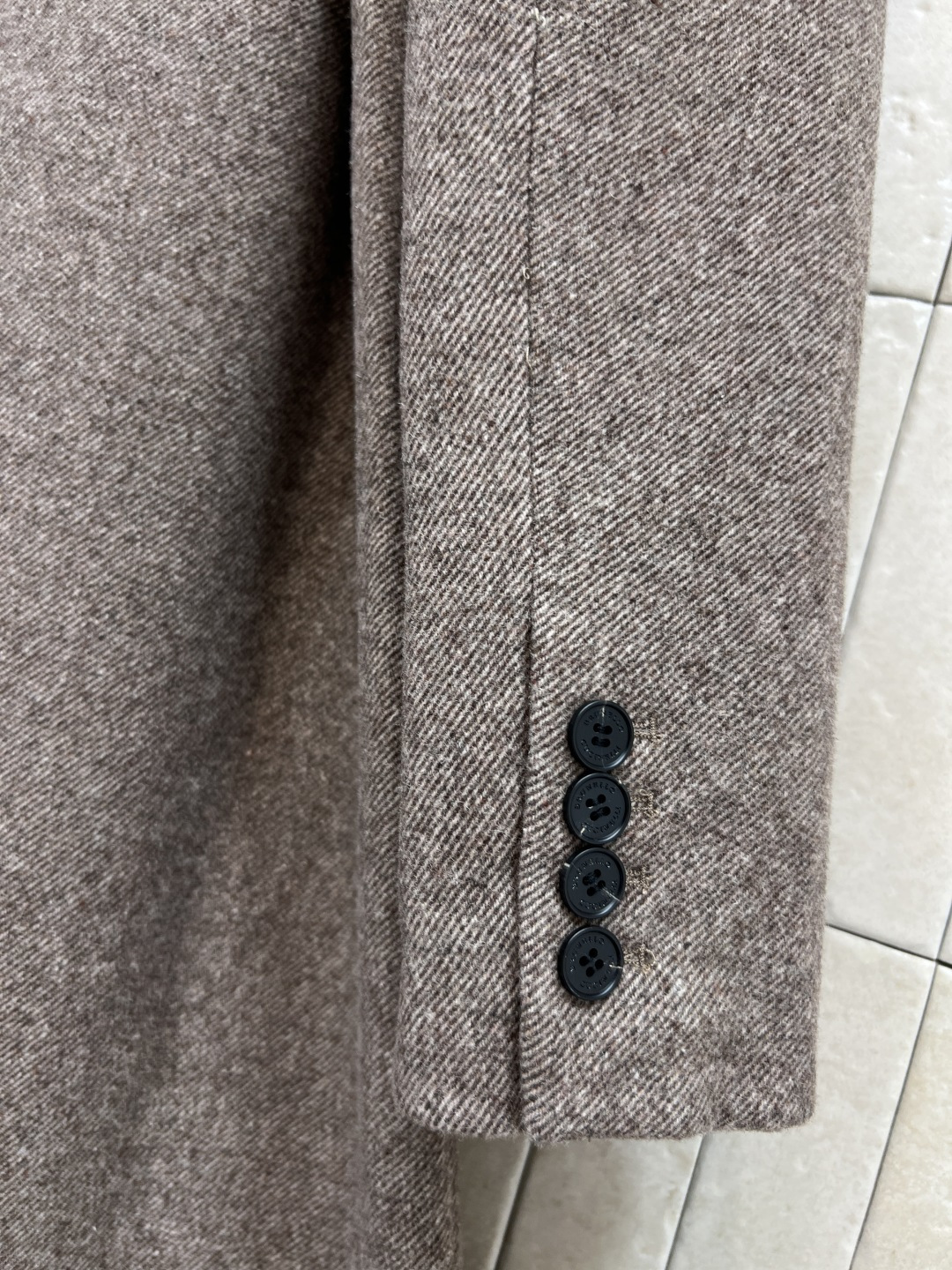 BC家 25秋冬新款 羊毛立领长外套 采用高品质羊毛 柔软又保暖 秋冬穿超合适！灰色调复古感满满 低调又