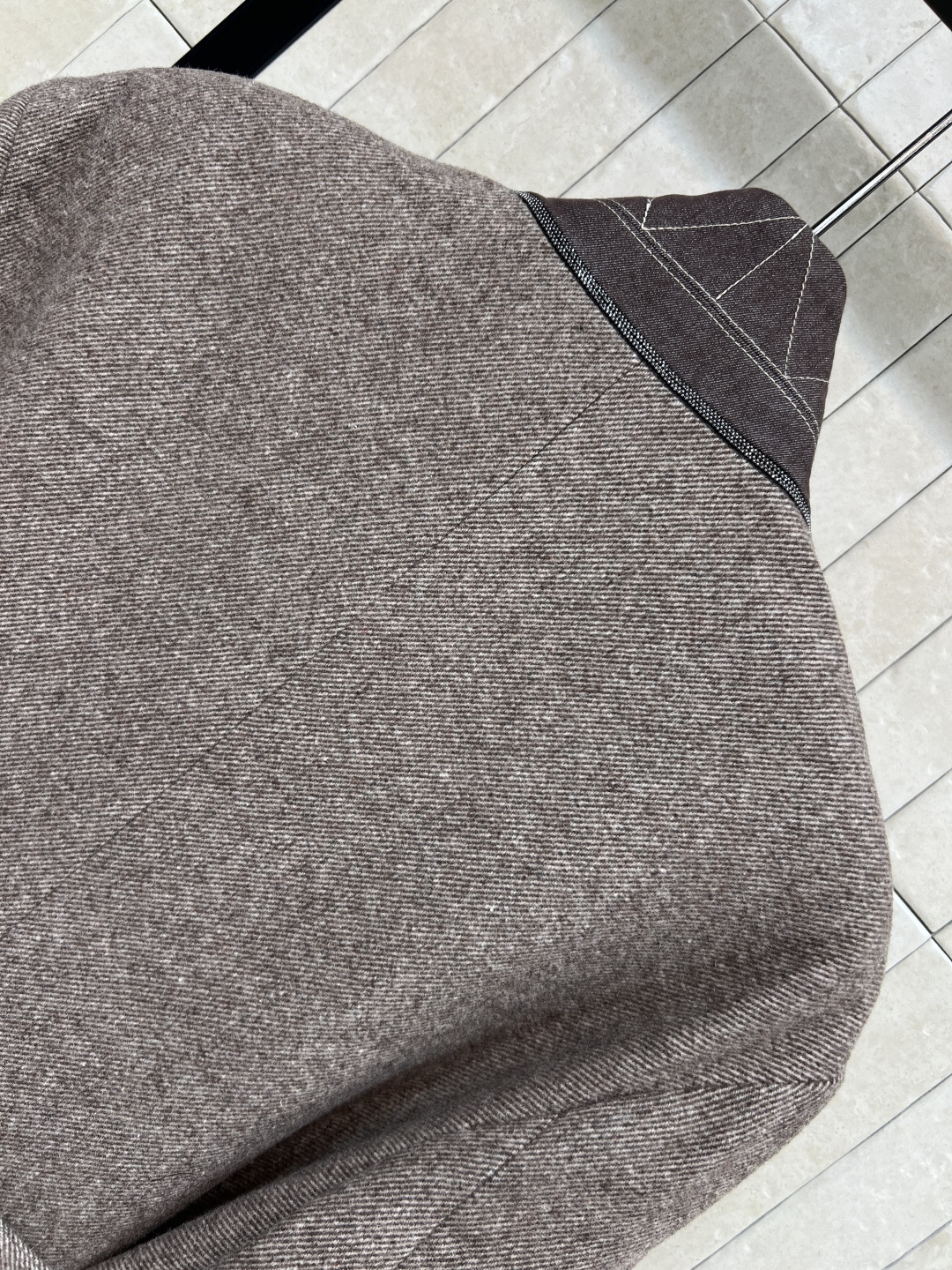 BC家 25秋冬新款 羊毛立领长外套 采用高品质羊毛 柔软又保暖 秋冬穿超合适！灰色调复古感满满 低调又