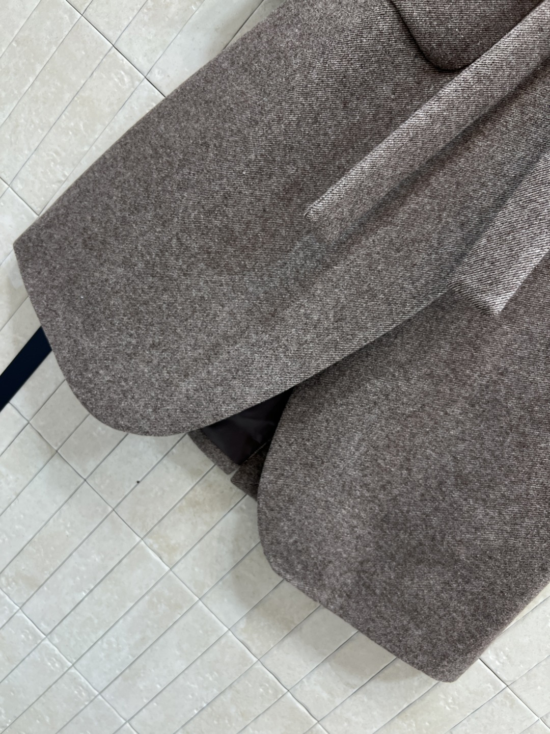 BC家 25秋冬新款 羊毛立领长外套 采用高品质羊毛 柔软又保暖 秋冬穿超合适！灰色调复古感满满 低调又