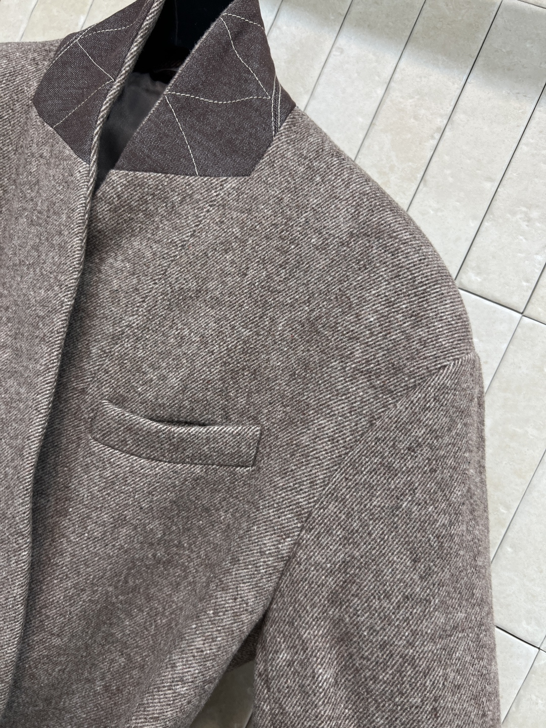 BC家 25秋冬新款 羊毛立领长外套 采用高品质羊毛 柔软又保暖 秋冬穿超合适！灰色调复古感满满 低调又