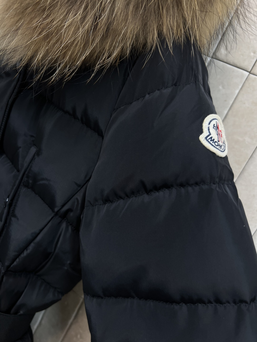 M家 25秋冬新款 连帽长款羽绒服 国标90白鹅绒填充 保暖力满分！外层防水面料+可拆卸狐狸毛领，奢华又