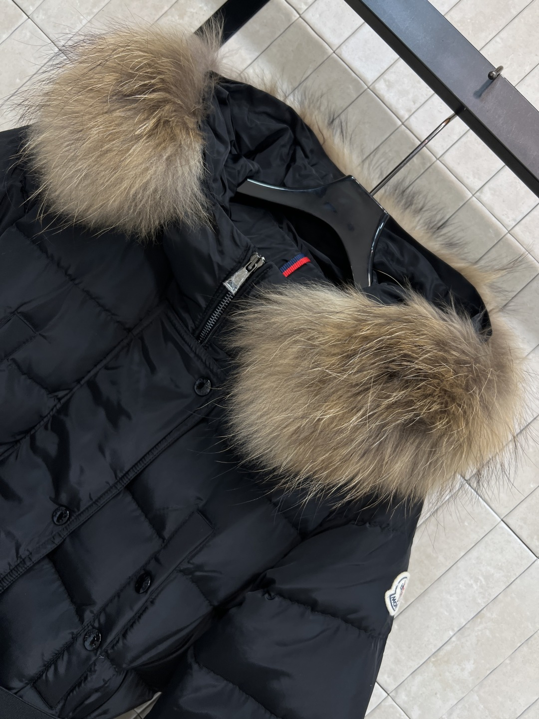 M家 25秋冬新款 连帽长款羽绒服 国标90白鹅绒填充 保暖力满分！外层防水面料+可拆卸狐狸毛领，奢华又