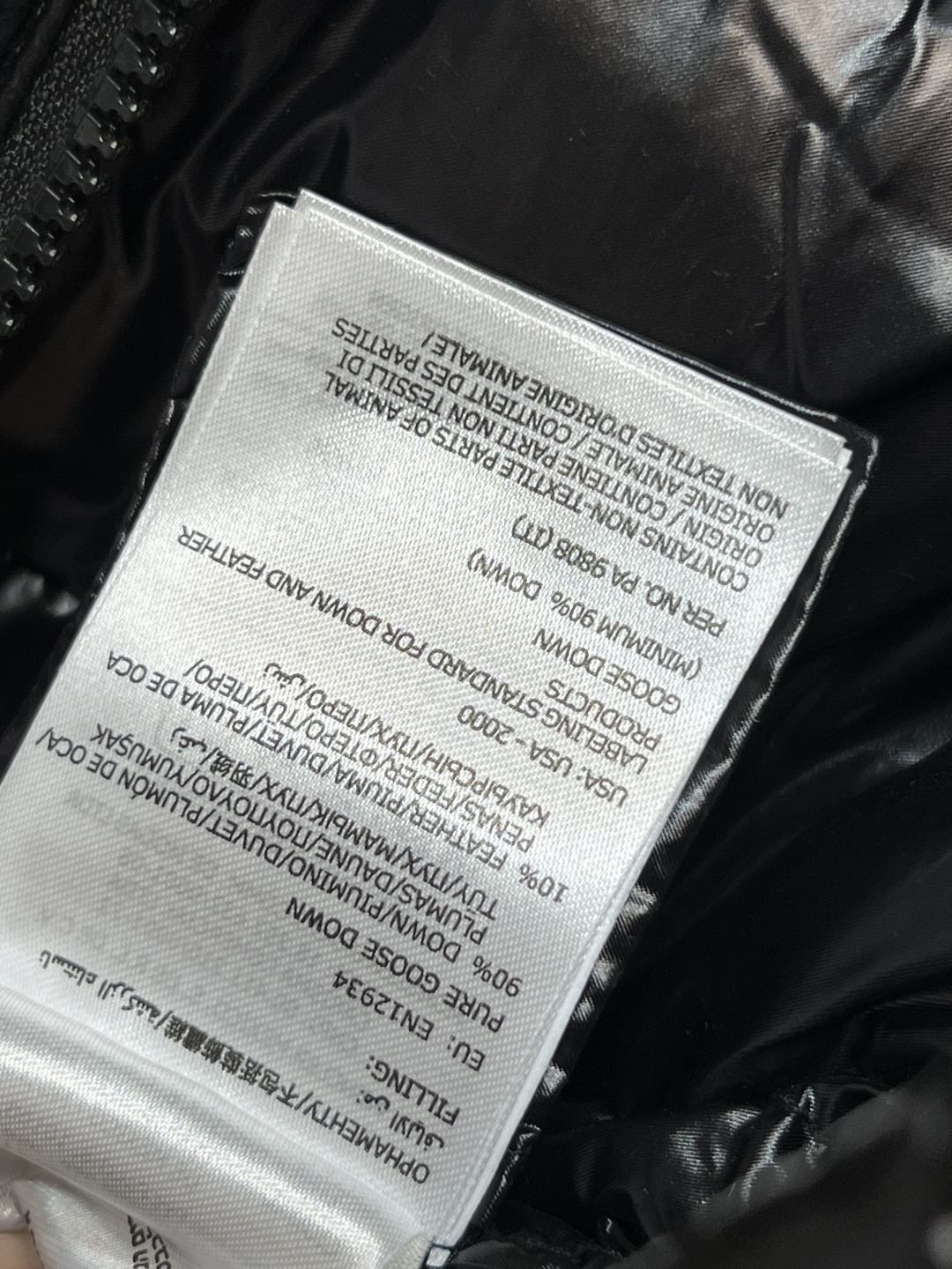 M家 25秋冬新款 连帽长款亮面羽绒服 奢华又保暖！过膝长款修身剪裁 腰带可调节 轻松切换通勤or休闲风