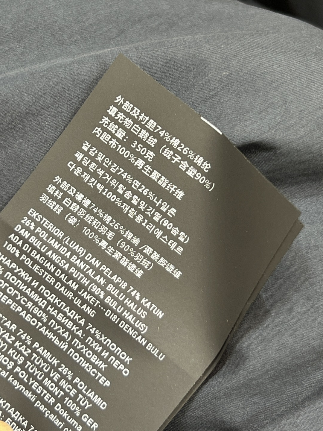 PD家 25秋冬新款 深蓝色中长款连帽羽绒服 宽松版型+一体连帽 内里抽绳可调节 穿着舒适度up 正面大