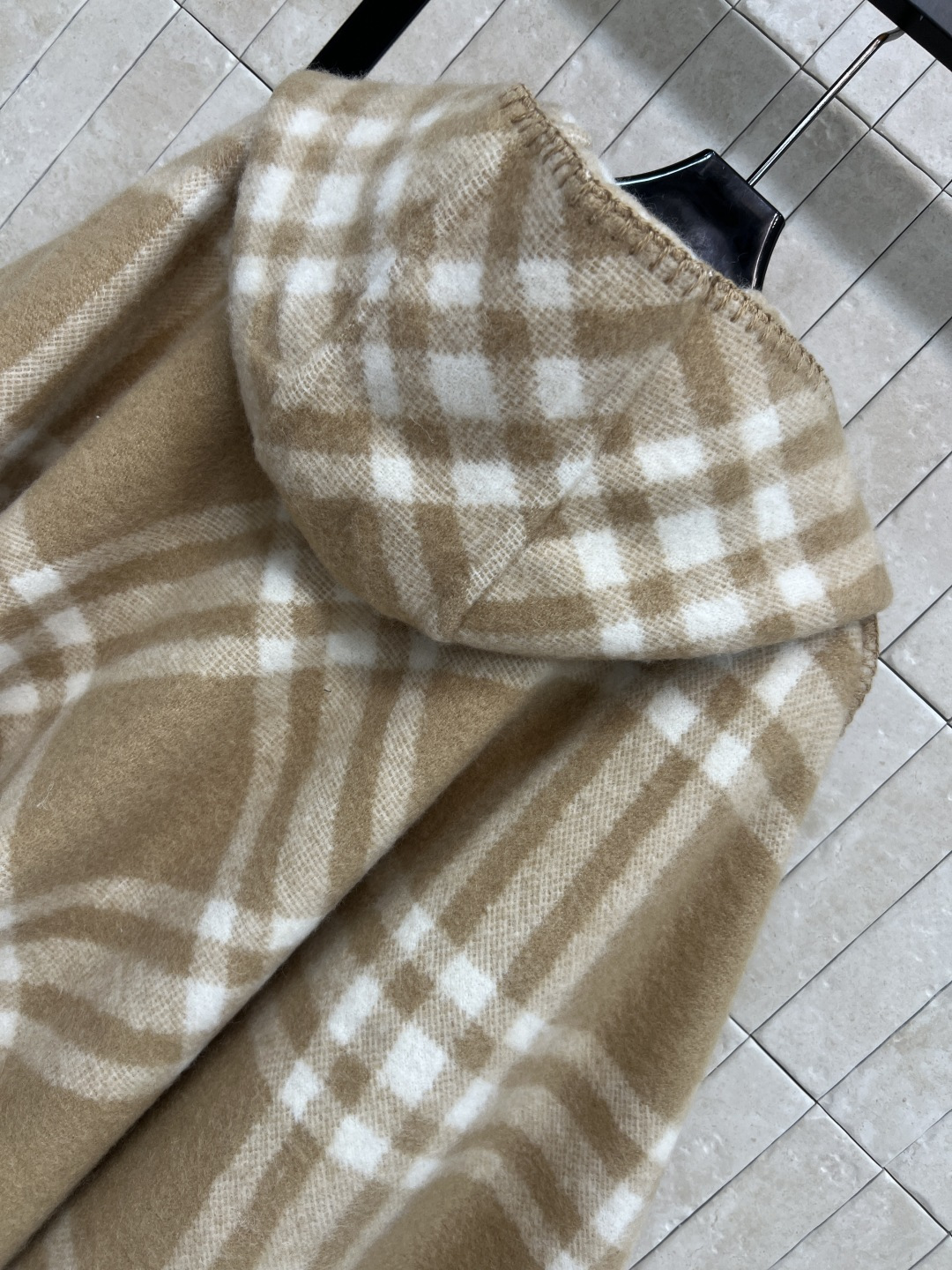 BUR家 25秋冬新款 格纹山羊绒连帽斗篷披肩 100%山羊绒材质 柔软又保暖 秋冬必备！经典格纹＋马术