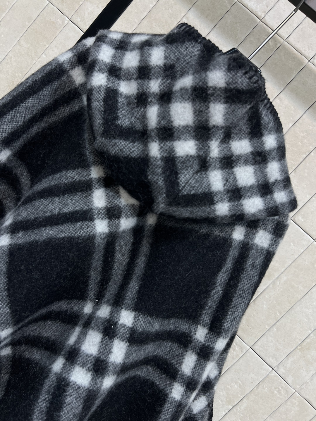 BUR家 25秋冬新款 格纹山羊绒连帽斗篷披肩 100%山羊绒材质 柔软又保暖 秋冬必备！经典格纹＋马术