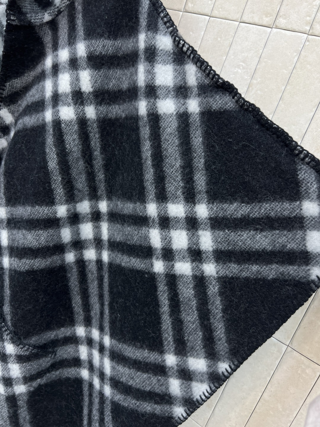 BUR家 25秋冬新款 格纹山羊绒连帽斗篷披肩 100%山羊绒材质 柔软又保暖 秋冬必备！经典格纹＋马术