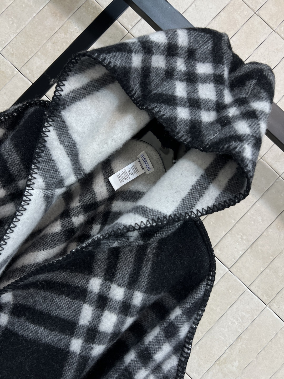 BUR家 25秋冬新款 格纹山羊绒连帽斗篷披肩 100%山羊绒材质 柔软又保暖 秋冬必备！经典格纹＋马术