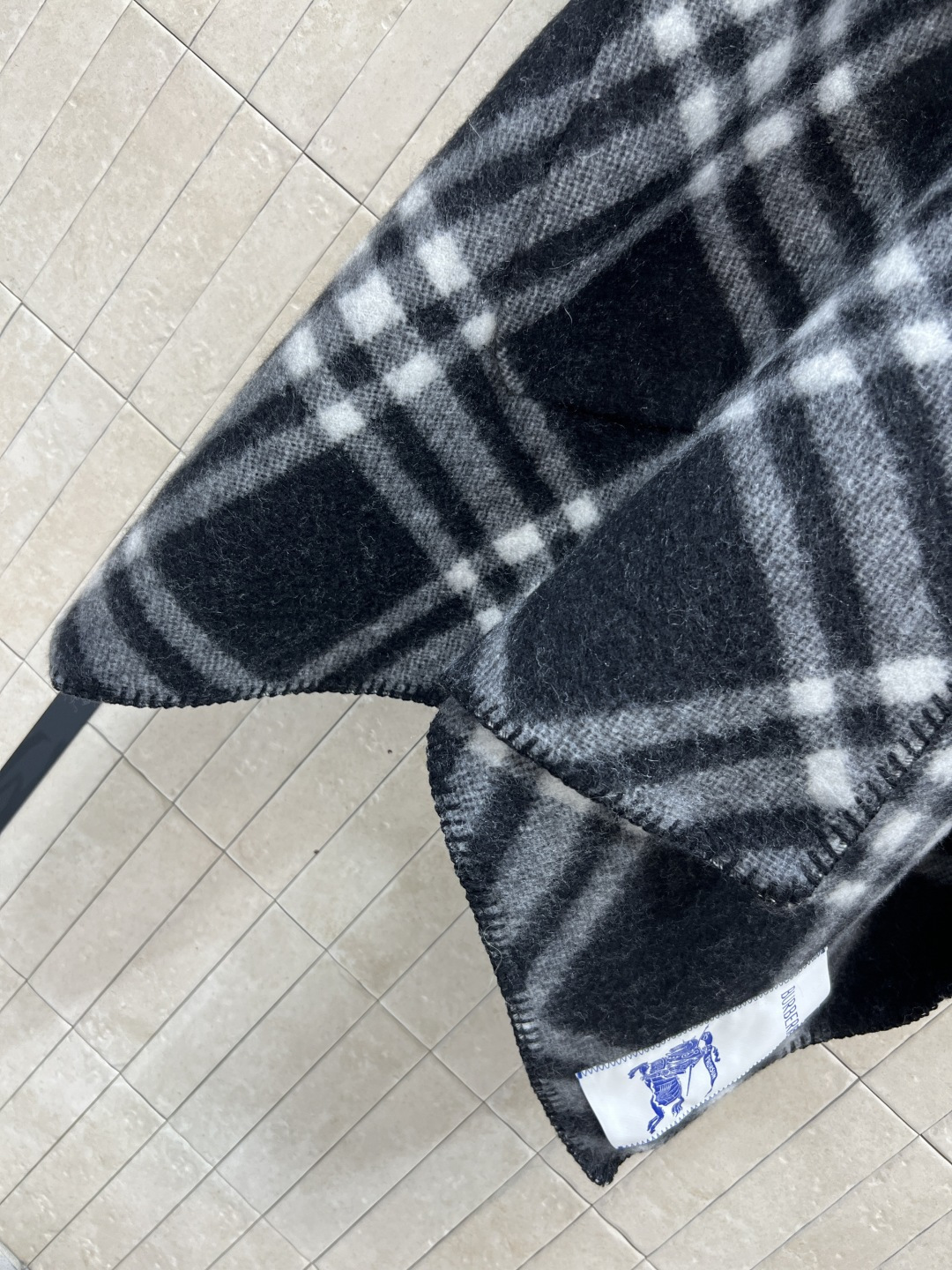 BUR家 25秋冬新款 格纹山羊绒连帽斗篷披肩 100%山羊绒材质 柔软又保暖 秋冬必备！经典格纹＋马术