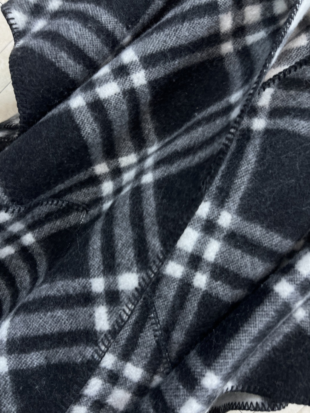 BUR家 25秋冬新款 格纹山羊绒连帽斗篷披肩 100%山羊绒材质 柔软又保暖 秋冬必备！经典格纹＋马术