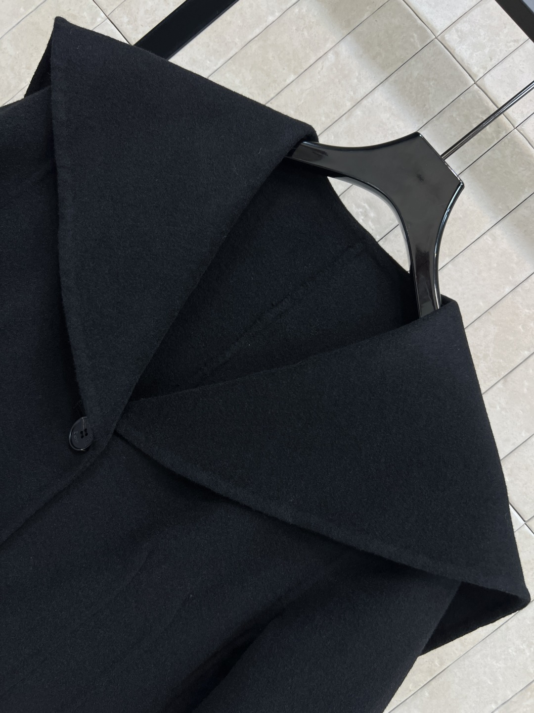 D家 25秋冬新款 海军领羊毛短款外套 黑色羊毛材质 柔软又保暖 秋冬穿超合适！ 定制logo三颗纽扣设