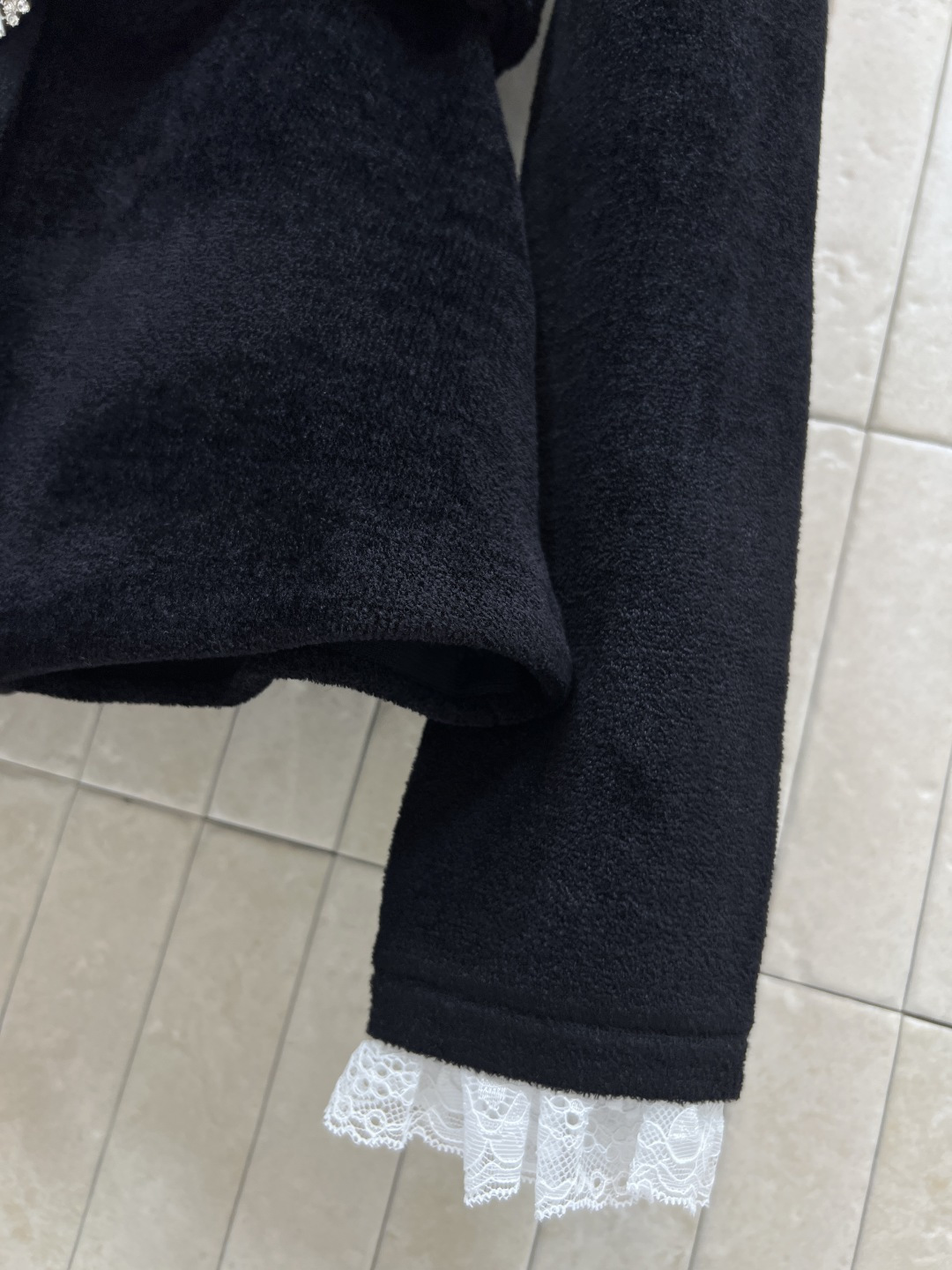 Self 25秋冬新款 丝绒雪尼尔针织外套 柔软耐磨又抗静电 秋冬穿超舒服！黑色主调+精致水钻扣 法式蕾