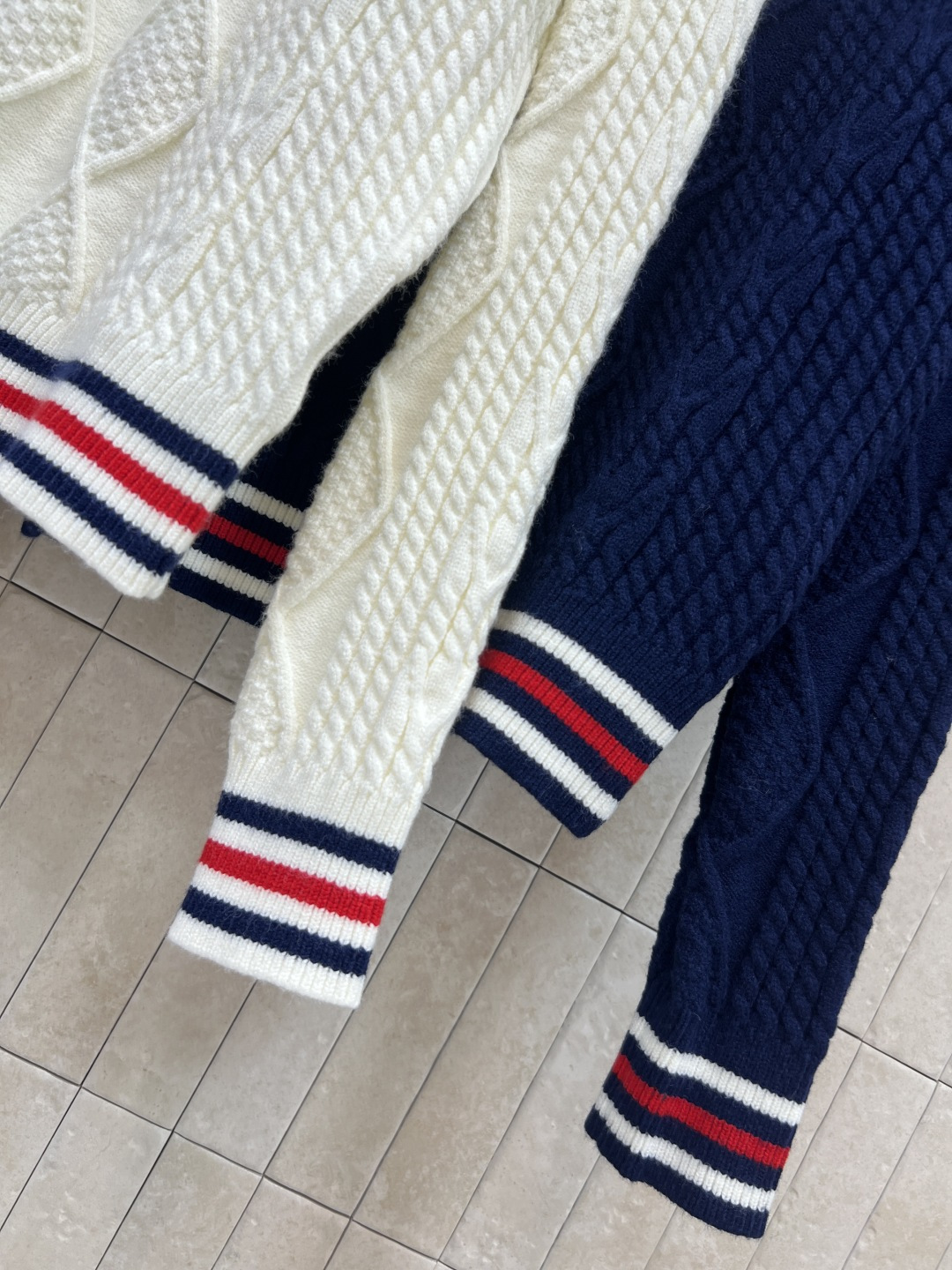 MIu家 25秋冬新款 麻花提花针织毛衣 经典麻花纹理+撞色条纹 学院风满满！柔软针织面料 秋冬穿超舒服