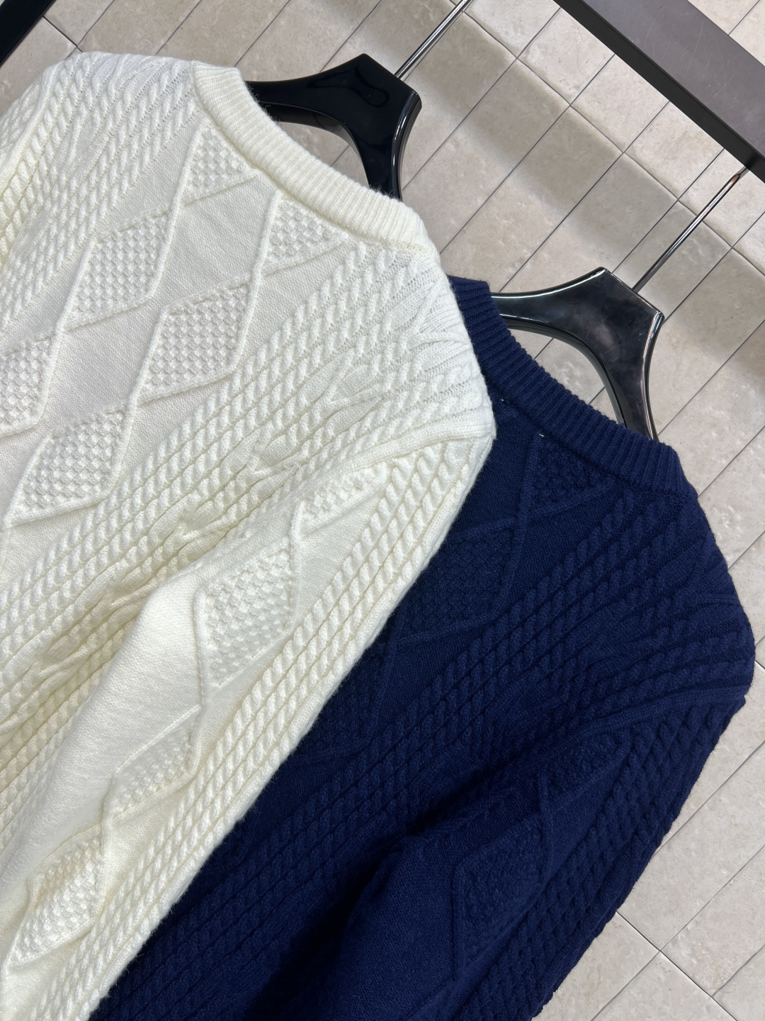 MIu家 25秋冬新款 麻花提花针织毛衣 经典麻花纹理+撞色条纹 学院风满满！柔软针织面料 秋冬穿超舒服