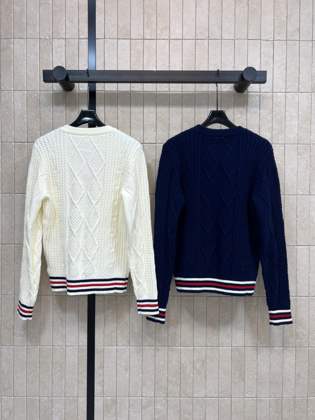 MIu家 25秋冬新款 麻花提花针织毛衣 经典麻花纹理+撞色条纹 学院风满满！柔软针织面料 秋冬穿超舒服